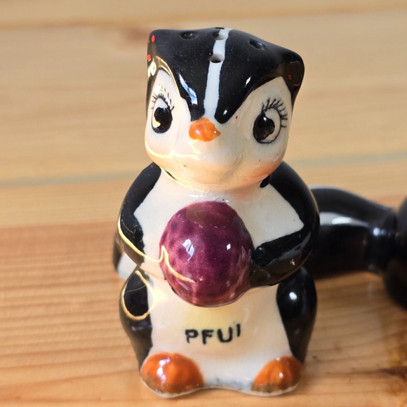 Vintage Skunk Salt & Pepper Shakers Hand Painted - Picture 2 of 9